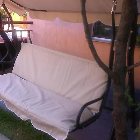Ivy Guest house 2*
